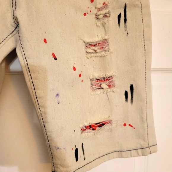 Men's LR Scoop Denim Distressed Shorts With Paint Splatter - Picture 3 of 15